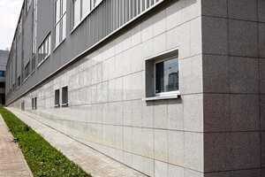 Бетонные плиты для отделки вентилируемых фасадов: преимущества, способы монтажа и расчет стоимости работ